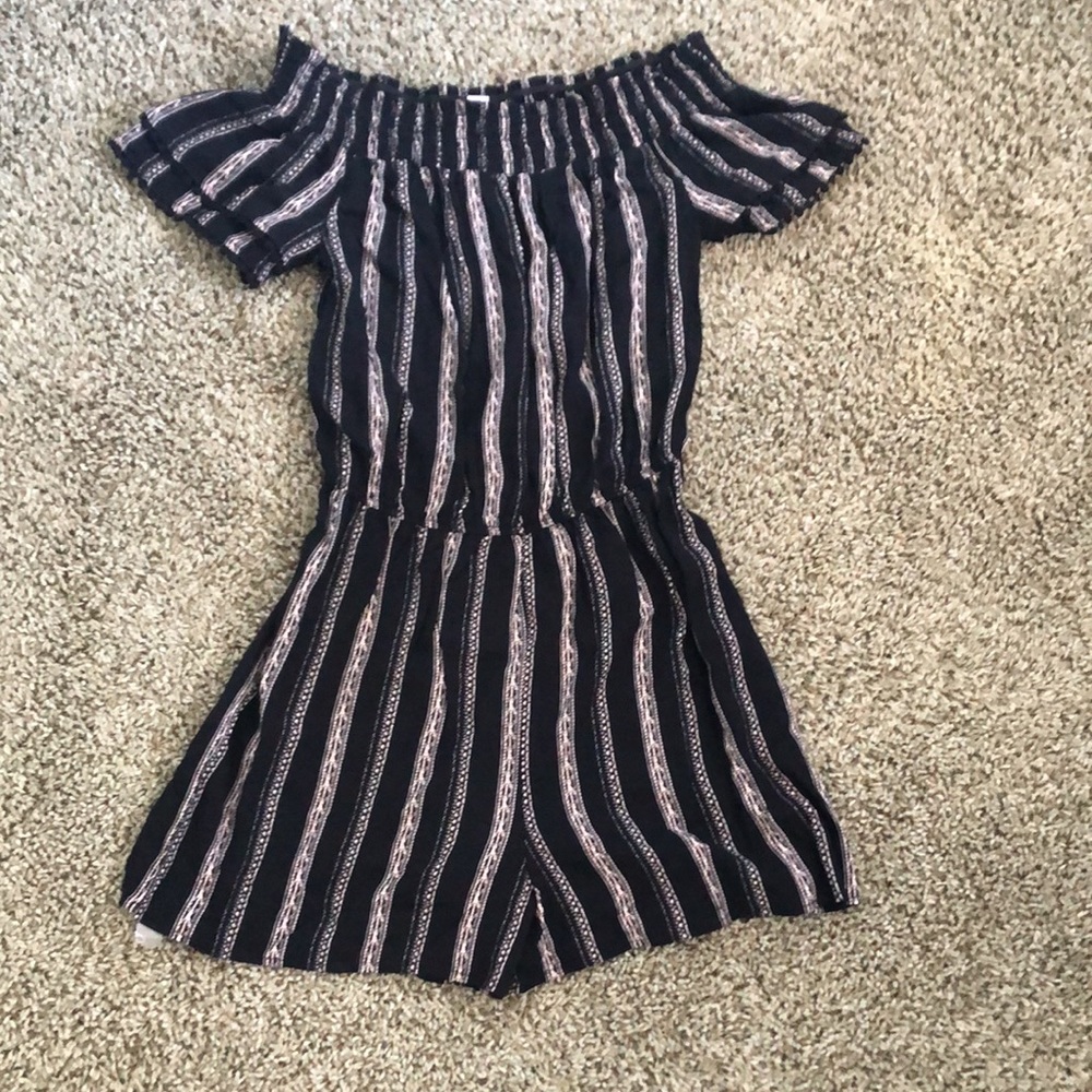Women’s Short Sleeve Off the Shoulder Romper